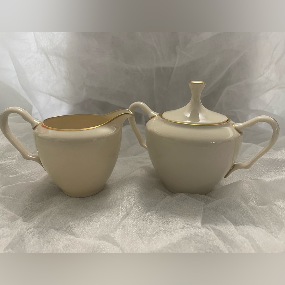 Lenox Mansfield Covered Sugar and Creamer Set
